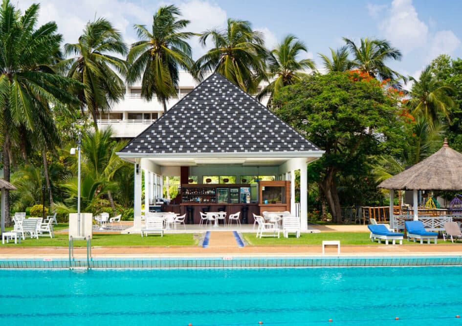 Pool and poolside bar at Hotel Sarakawa